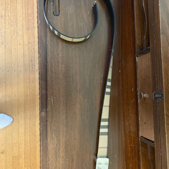 Very Good. Minor scratches at hardware; light discoloration at hardware. - Picture 5 of 6
